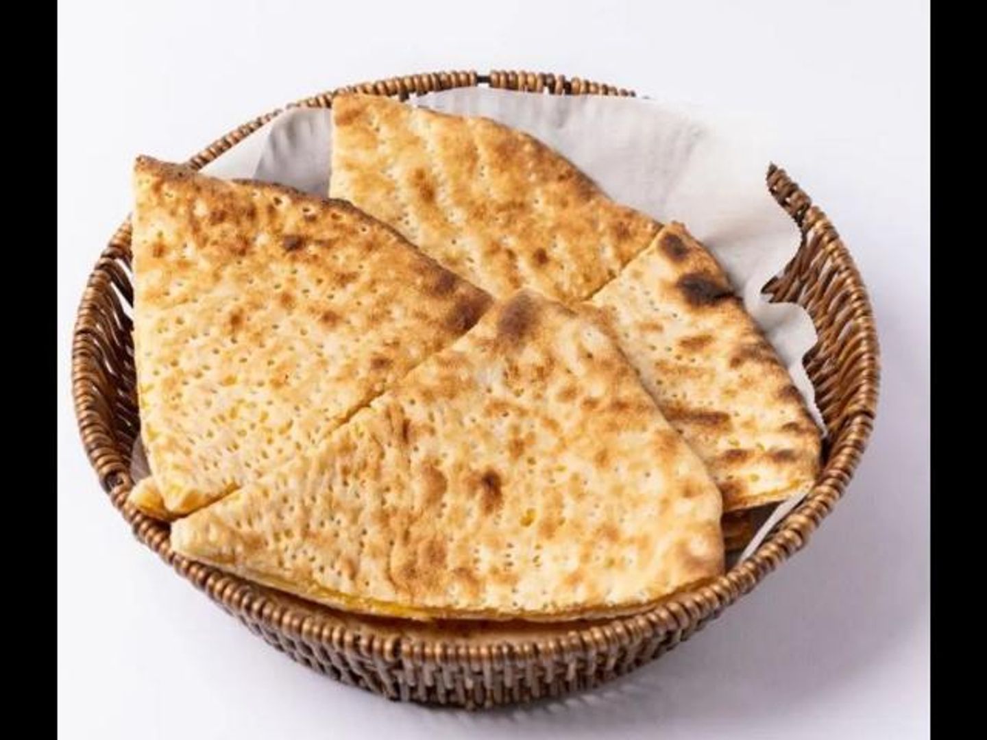 تميس بالجبنة والحيسة