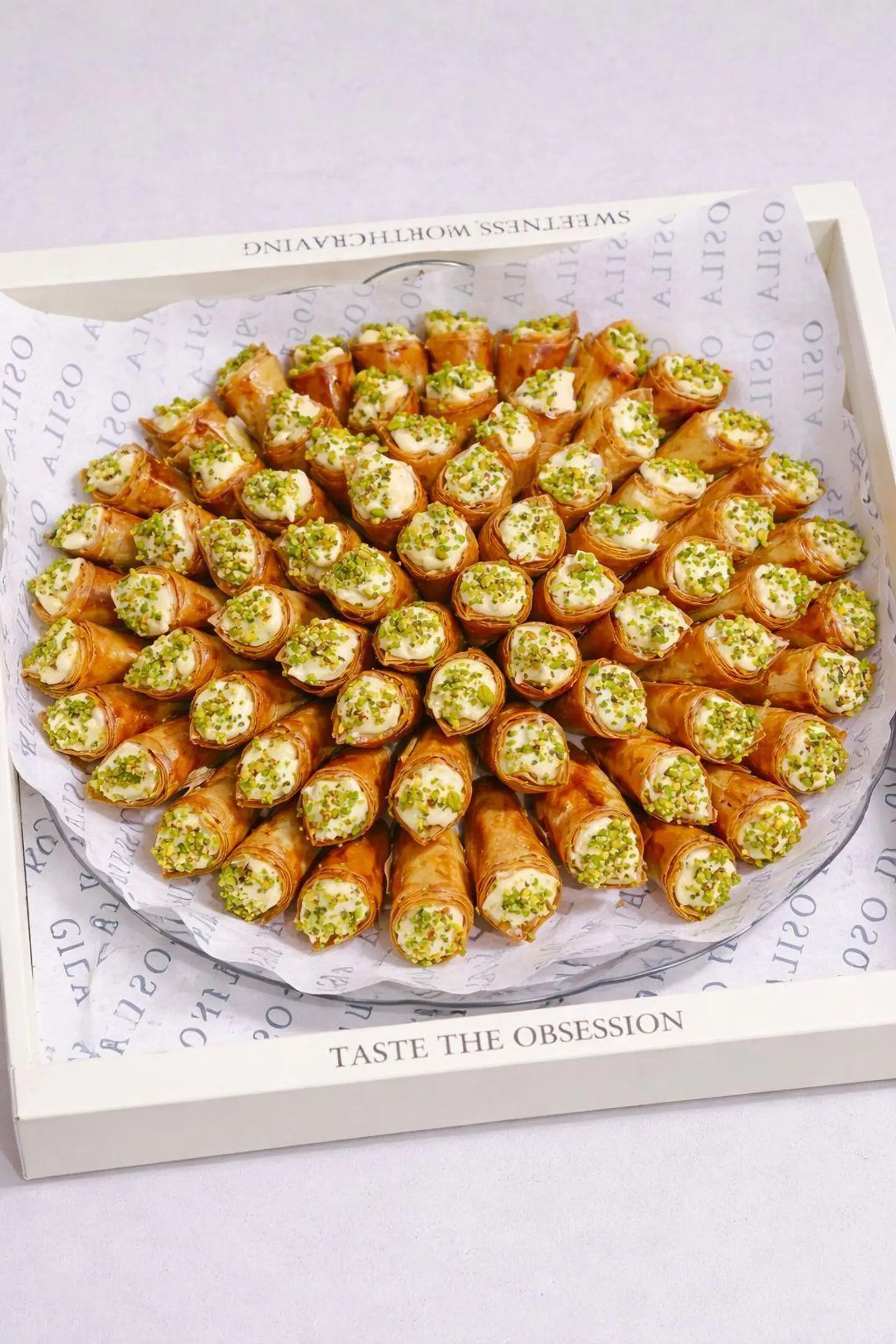 ٧٠ قطعة كريسبي كونز عسيلة بالكريمة