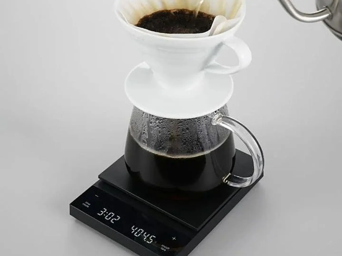 ميزان قهوة بولاريس من هاريو اسود