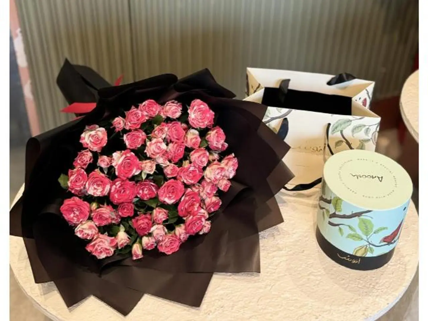 Anoush Box With Baby Rose Flowers