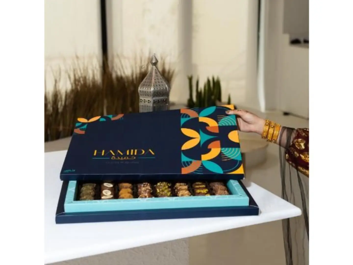 Hamida Dipped Petit Four