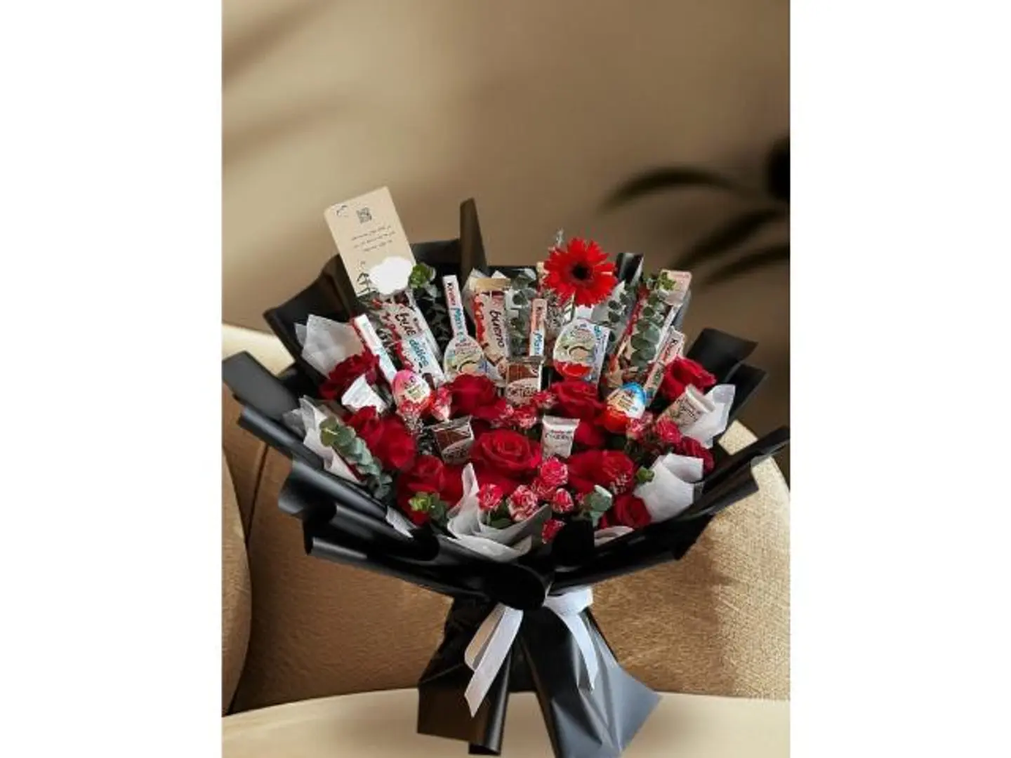 حلا سناكات كندر مع ورد روز احمر