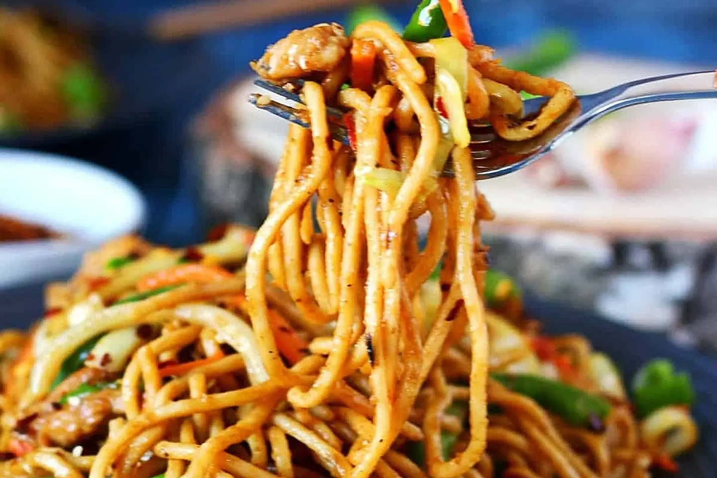 معكرونة زعفران تشومين الخاصة