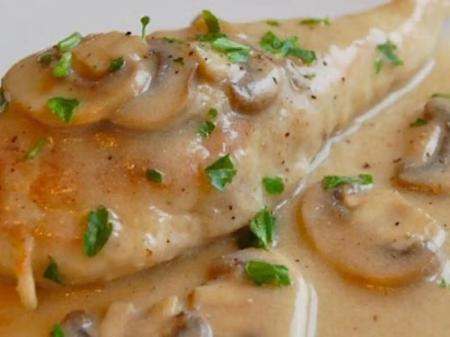 فيليه سمك بصوص الفطر