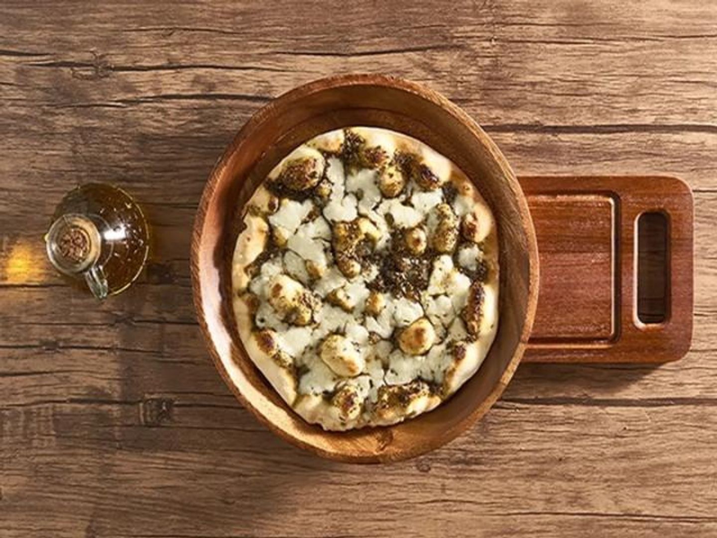 منقوشة زعتر و جبنة