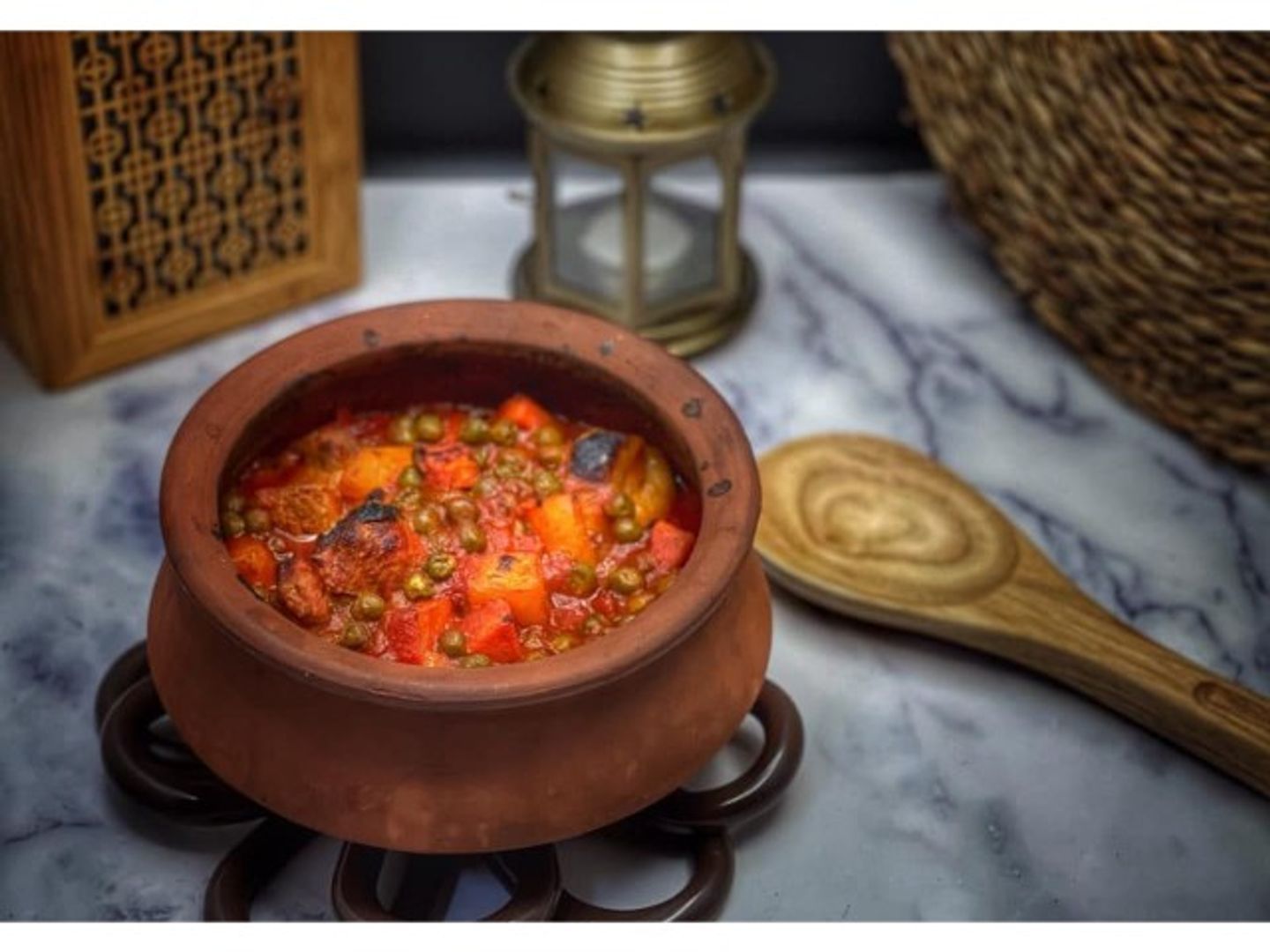 طاجن بسلة باللحمة