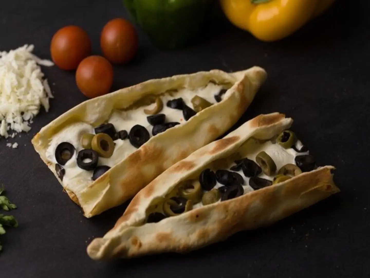 فطيرة لبنه بالزيتون