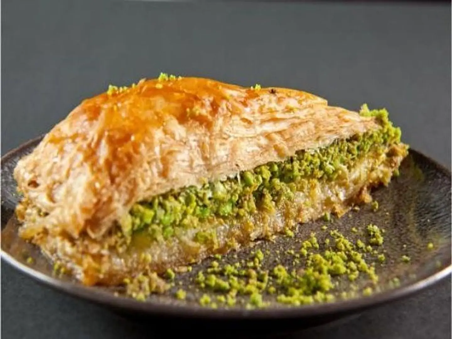 بقلاوة بشكل جزرة