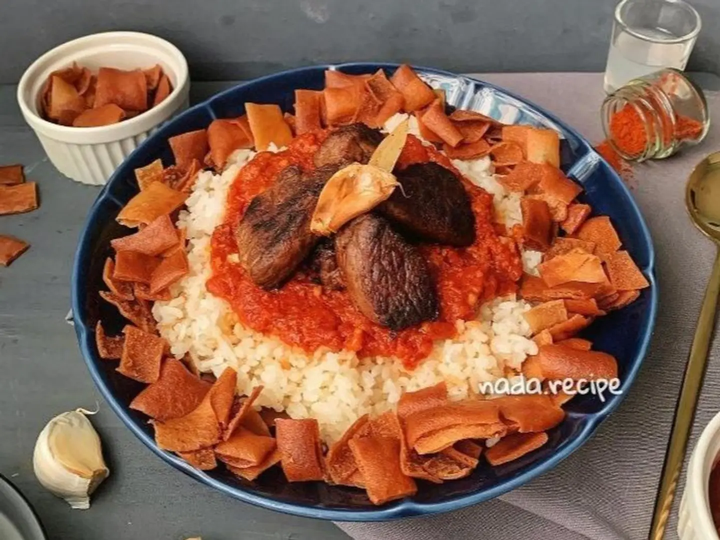 فتة لحم محمر