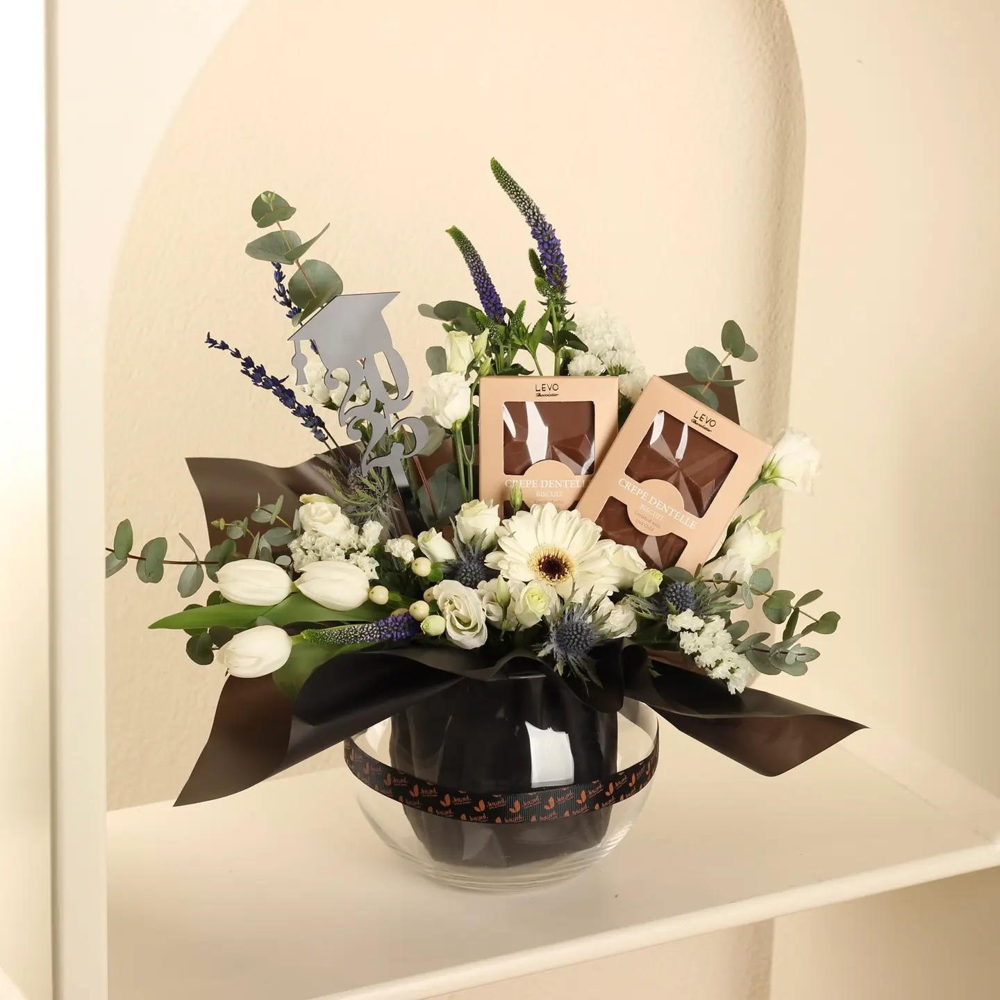 Levo Graduation Vase