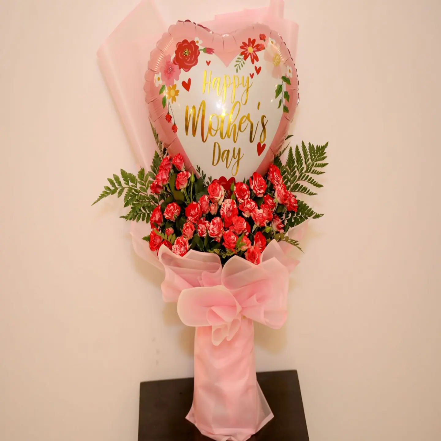 باقة ورد يوم الام - ورد و بالون