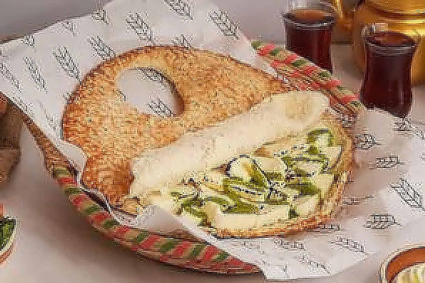 Kaak Halloumi With Pesto