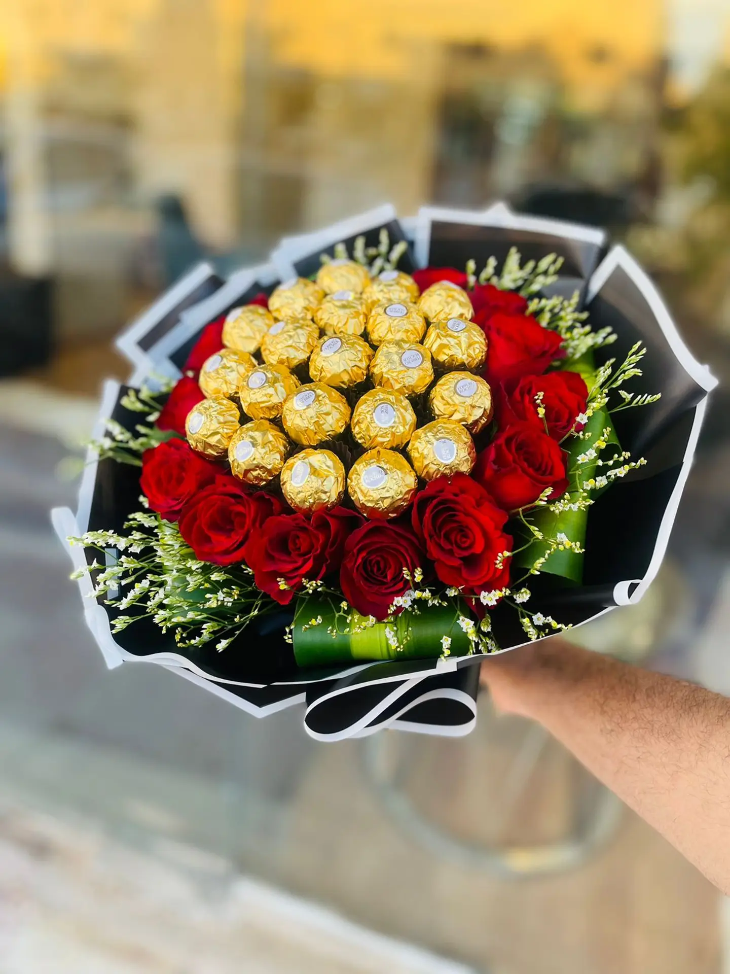 Bouquet Code 1013 Rose With Ferrero Rocher