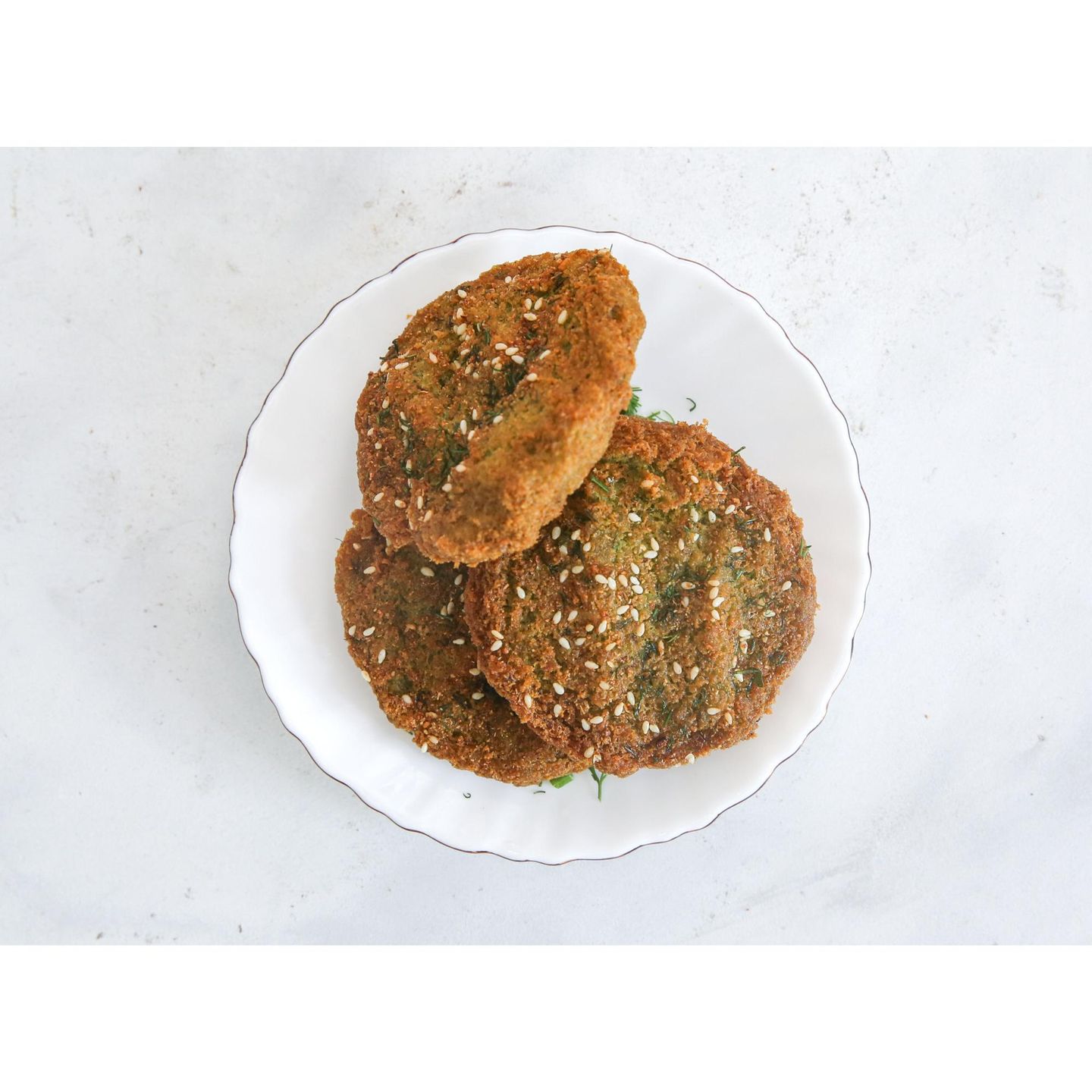 طعمية كبيرة بالسمسم
