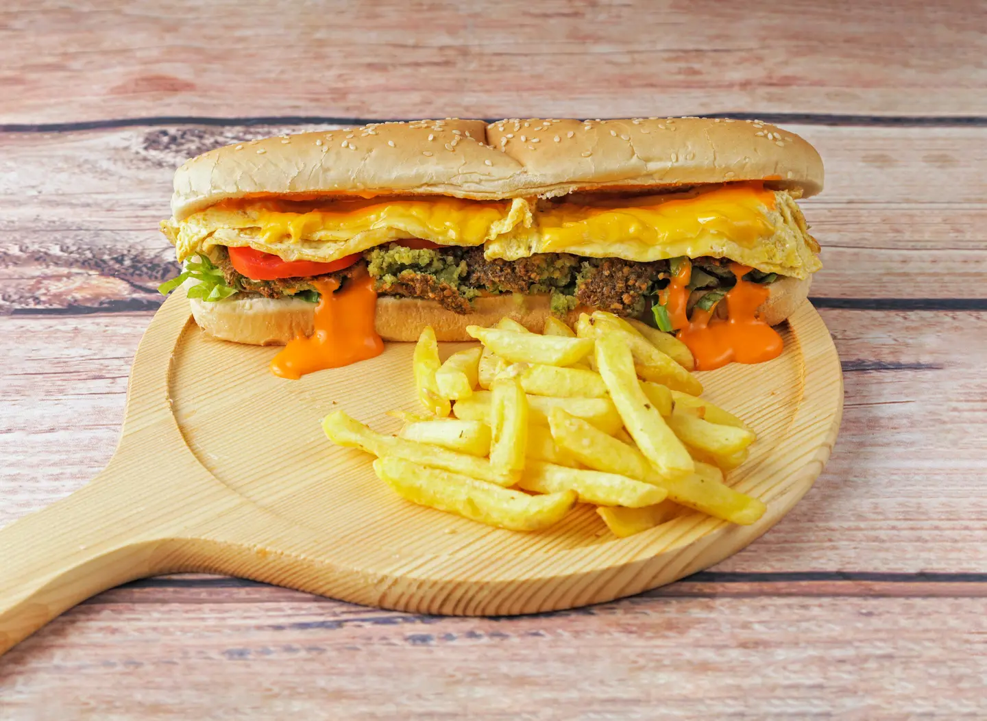 وجبة صب فلافل بيض بالجبن