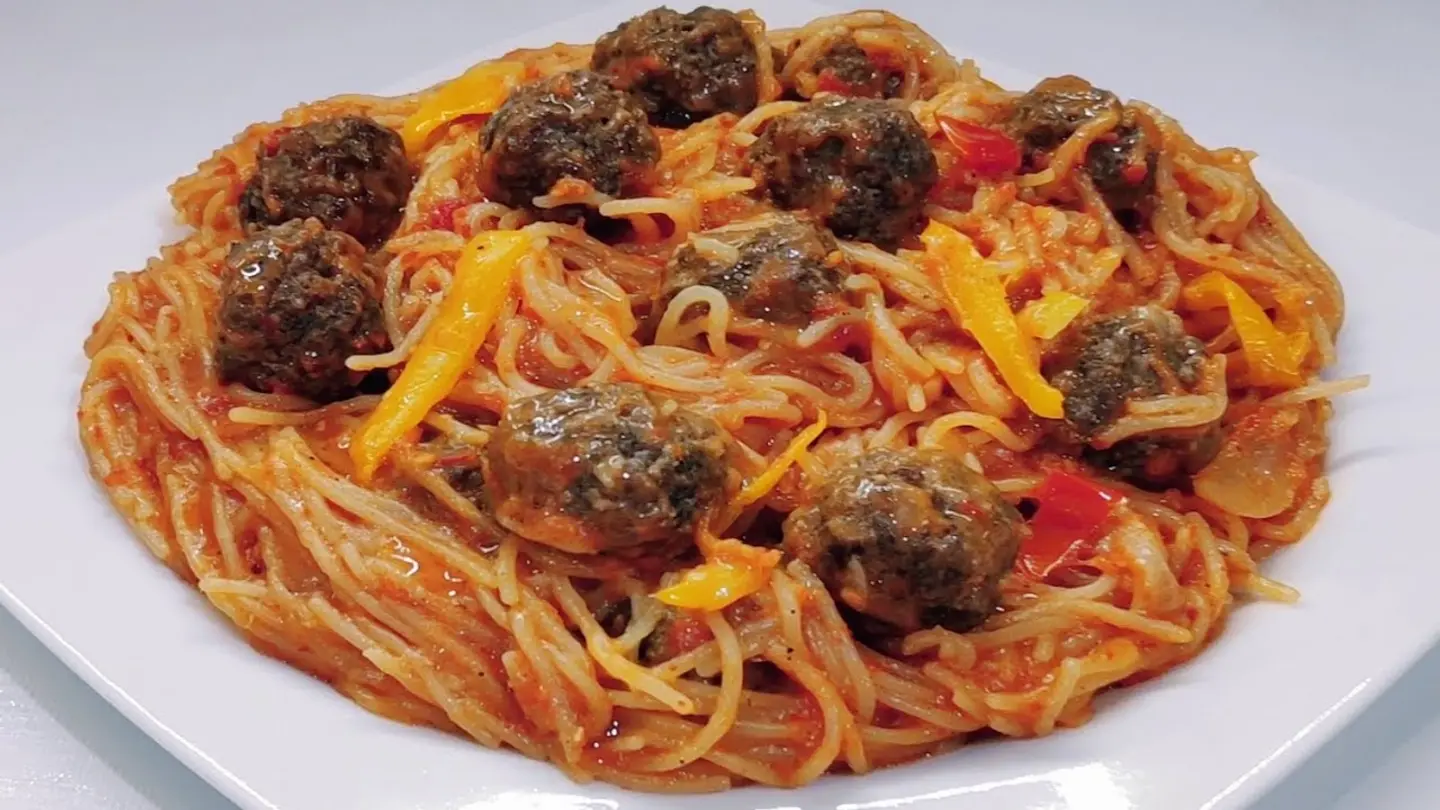 طبق مكرونة بالكفتة