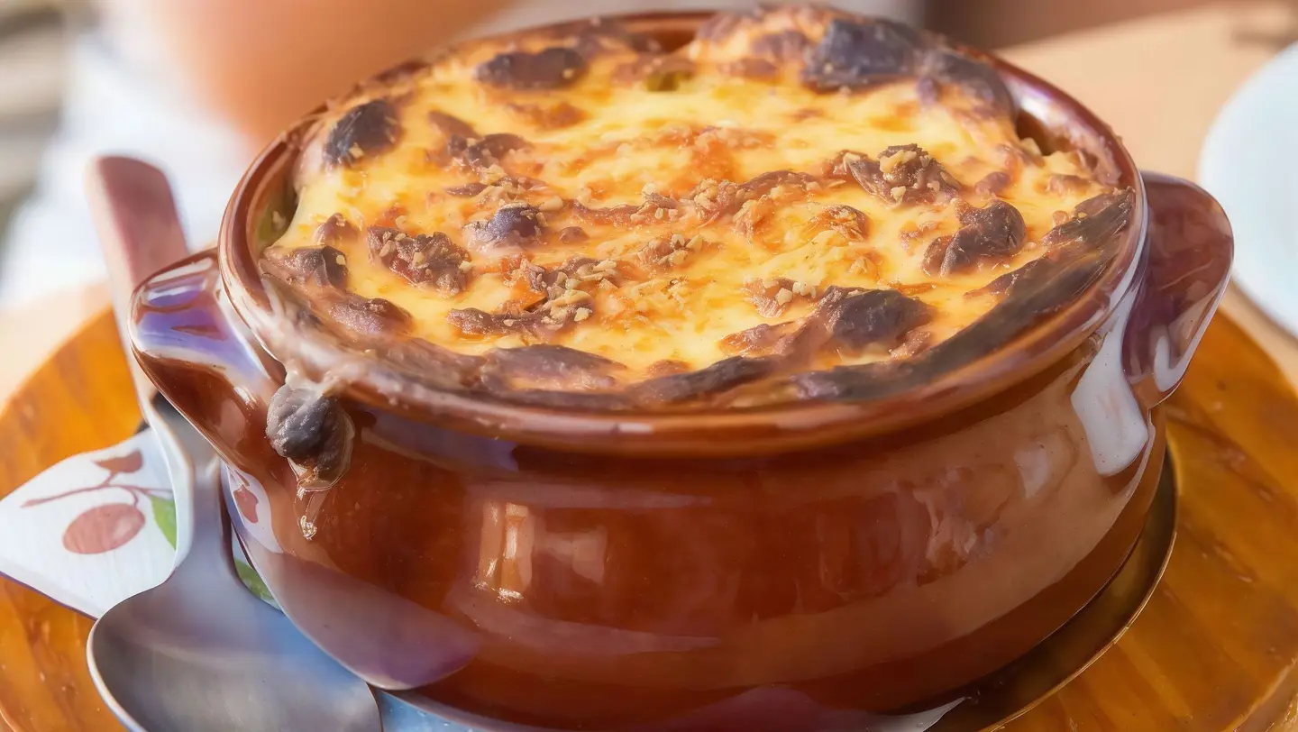 طاجن مكرونة بالدجاج بالخضار والجبنة الموزريلا