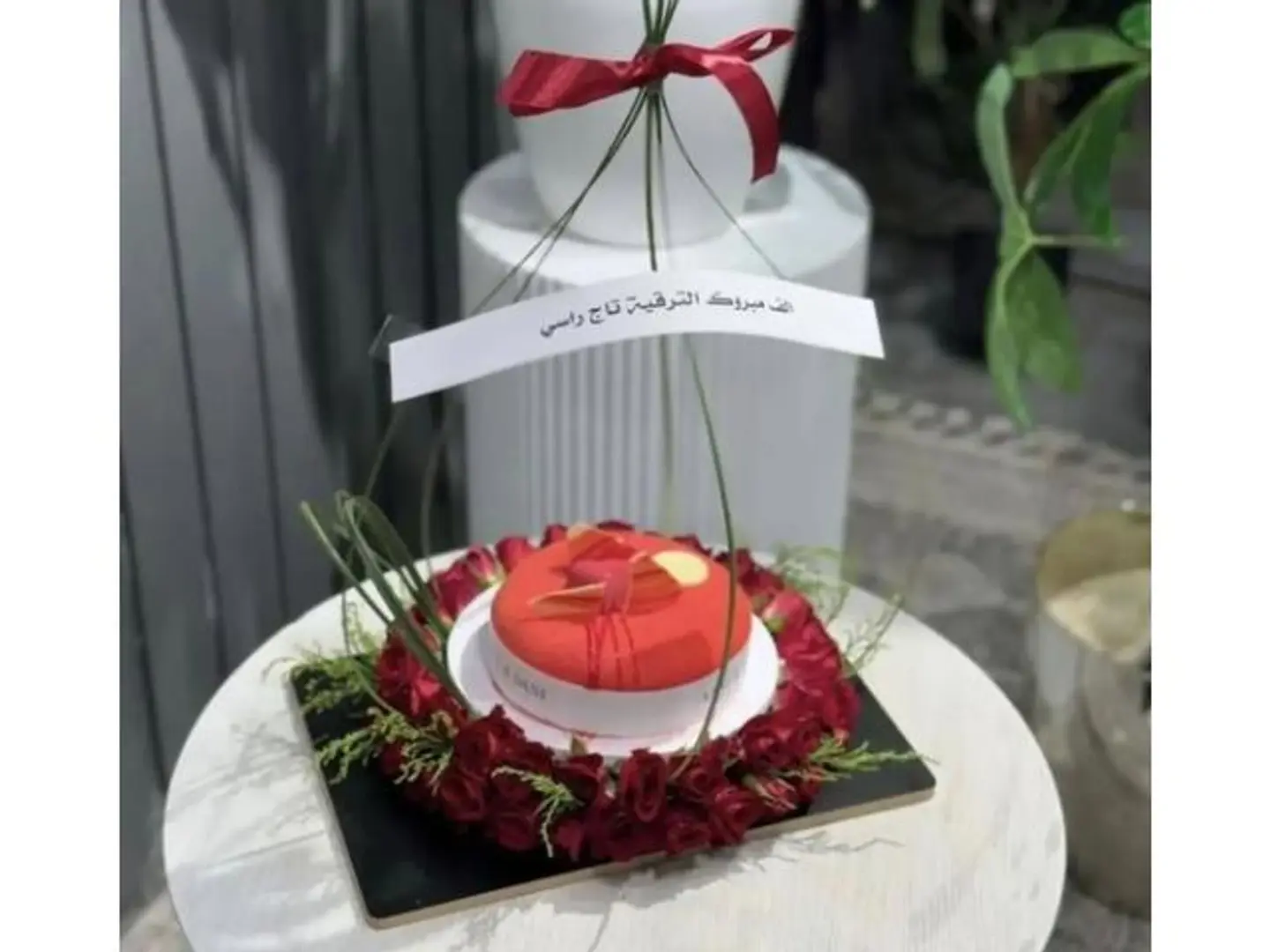 Elegant Stand Arrangement With Ani & Dani Cake