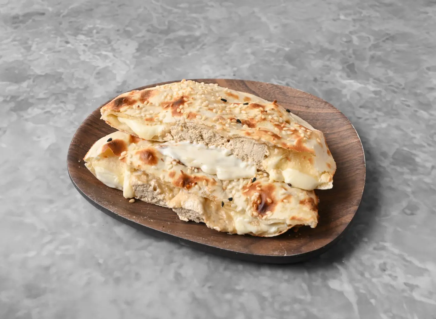 فطيرة حلاوة طحنية بالجبن