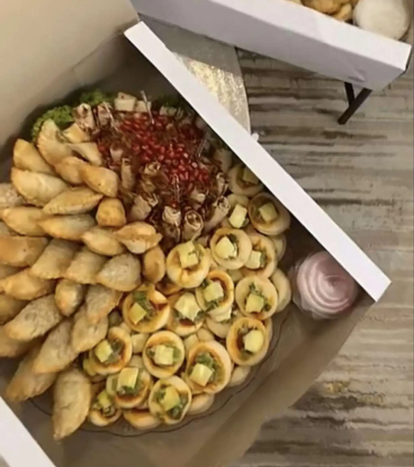 Luxury Deluxe Pastry Assortment 100 Pieces