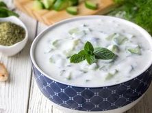 سلطة خيار ولبن