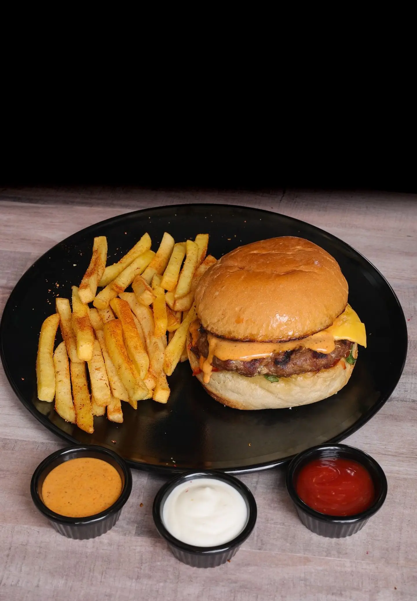 برجر دجاج على الفحم