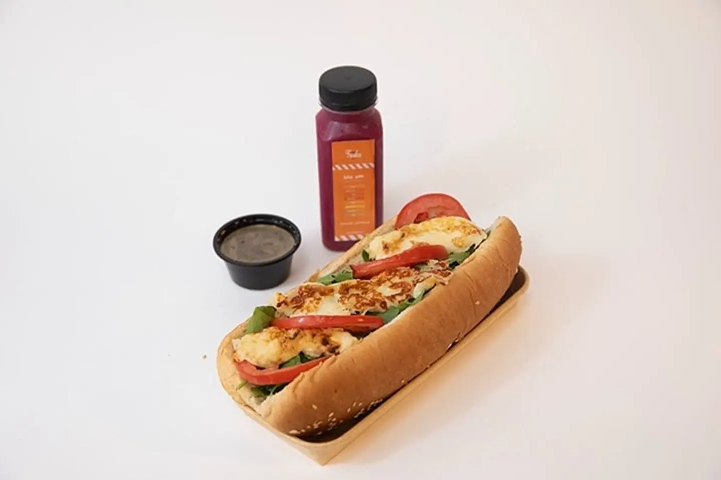 ساندوتش جبنه حلومى مع عصير رمان