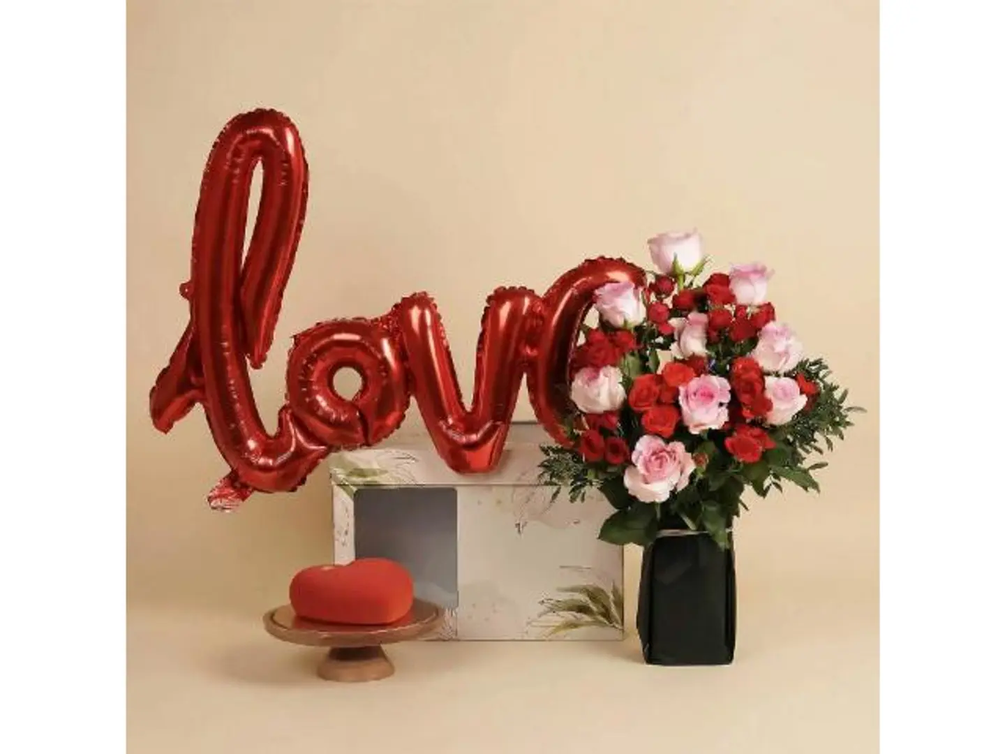 بوكس الحب كيك وورد الفالنتاين