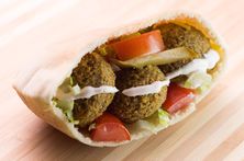 نصف ساندوتش فلافل عربي