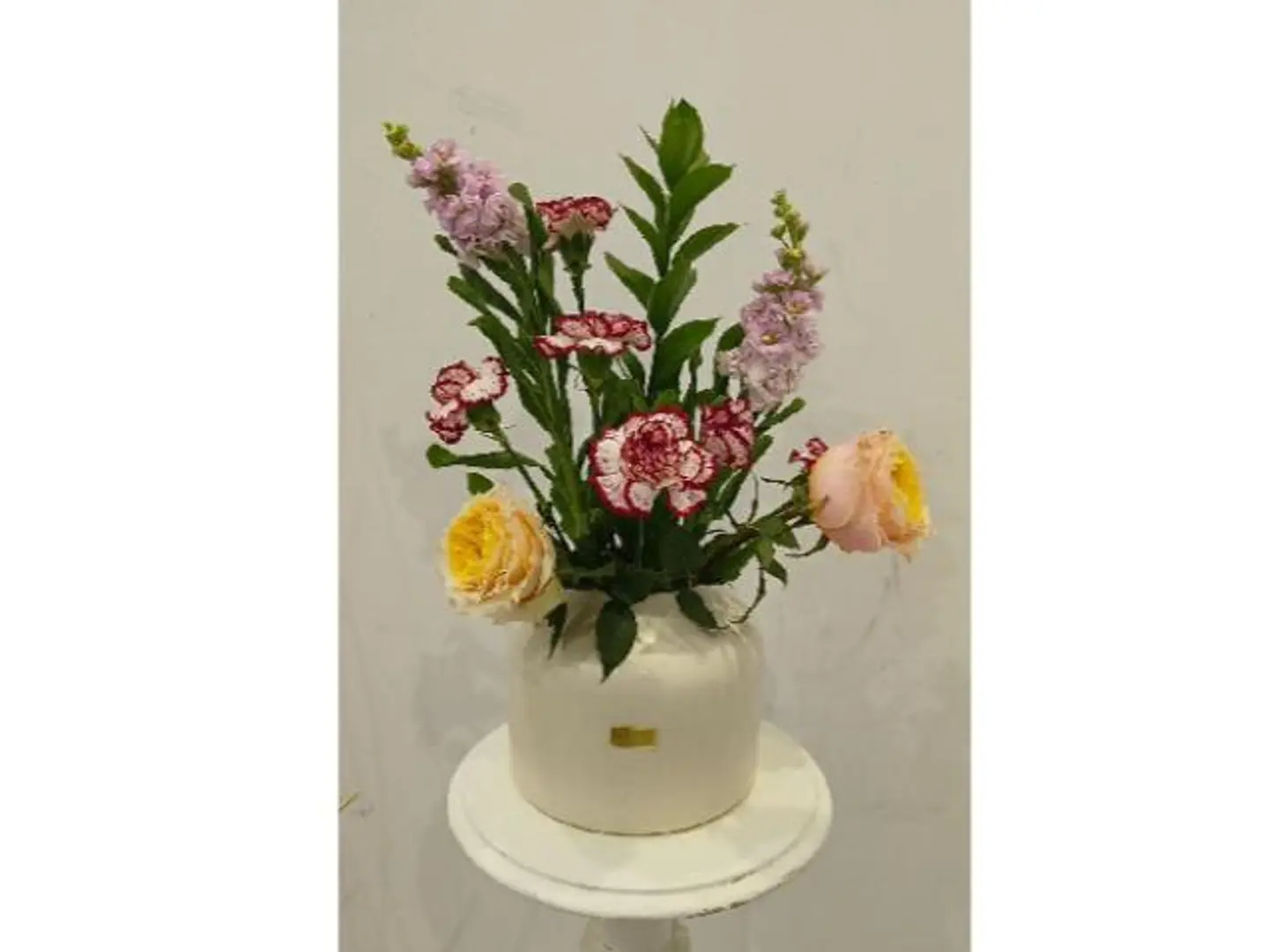 Holland Rose With Holland Vase 406