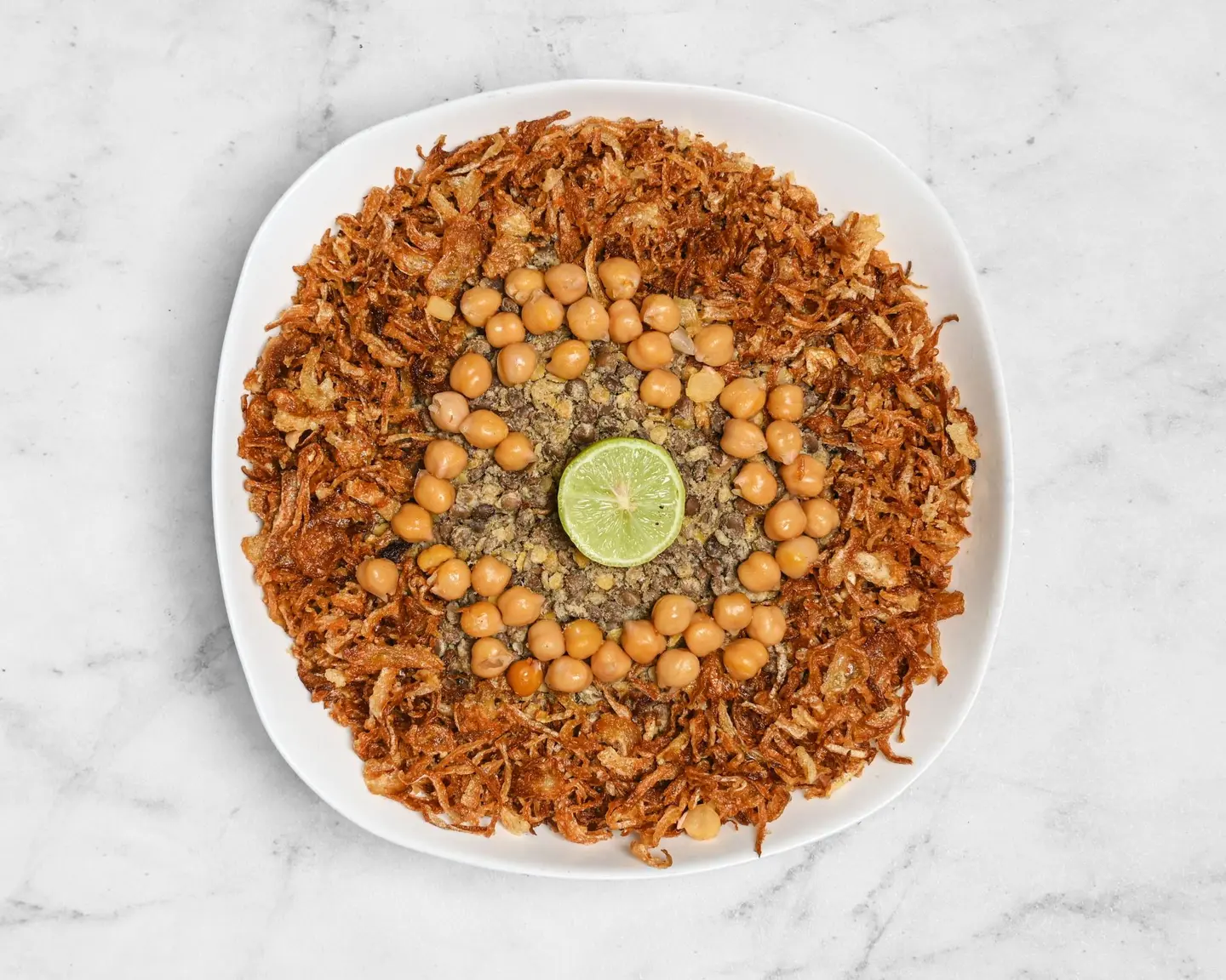 طبق كشرى كبير