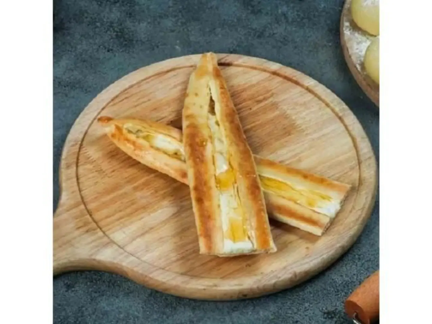 فطيرة جبن سائل مع العسل