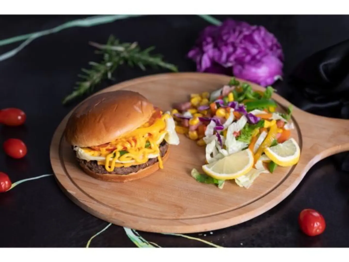 وجبة برجر بالجبنه