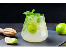 ليمون طازج مع سفن أب