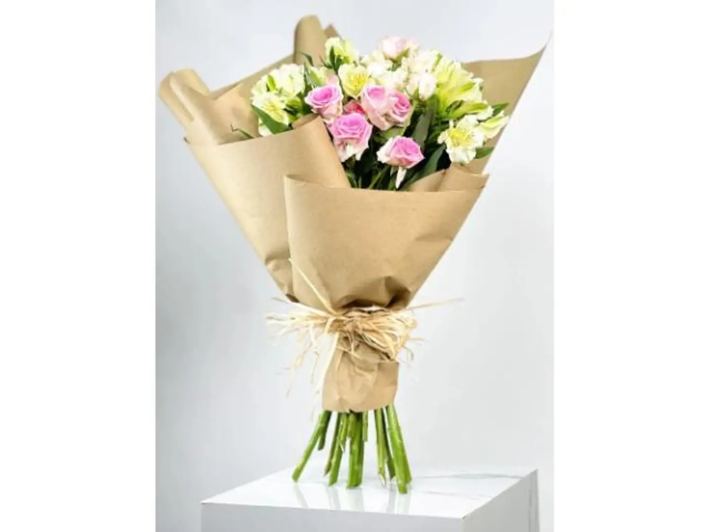 باقة رقة الجوري والستوميريا