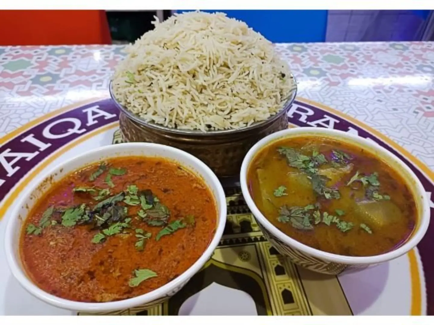 باجارا خانا و دالشا مع دجاج خورما كومبو