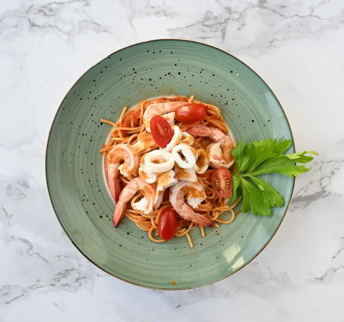 مكرونة صوص أحمر سي فود