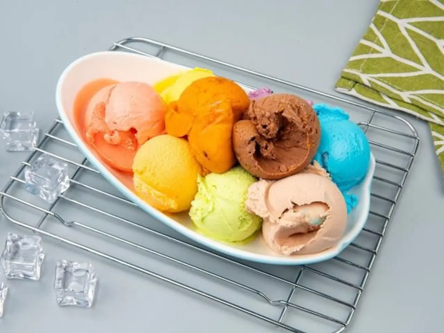 7 Cups Ice Cream Box