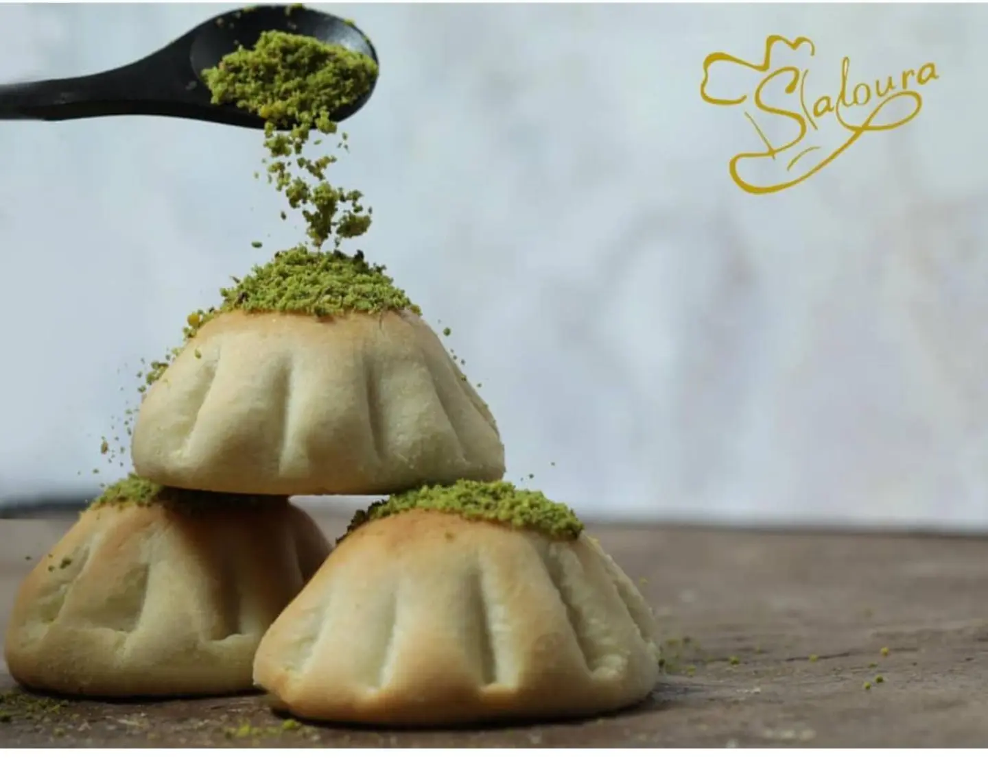 علبة غريبة بالحمص