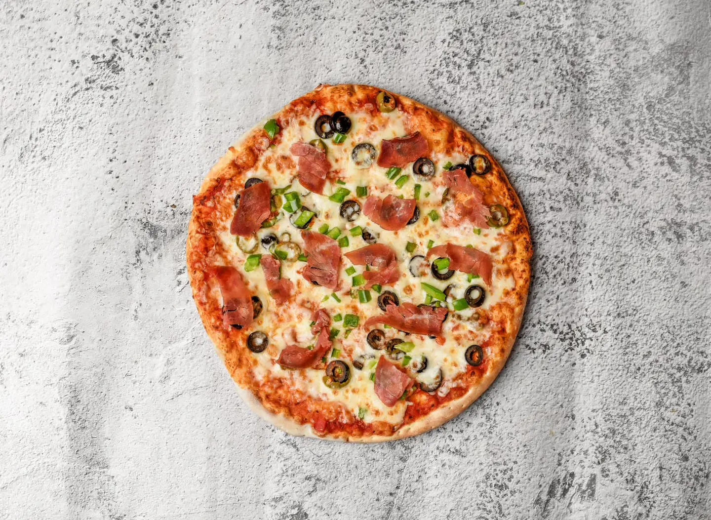 ‏بيتزا بسطرمة