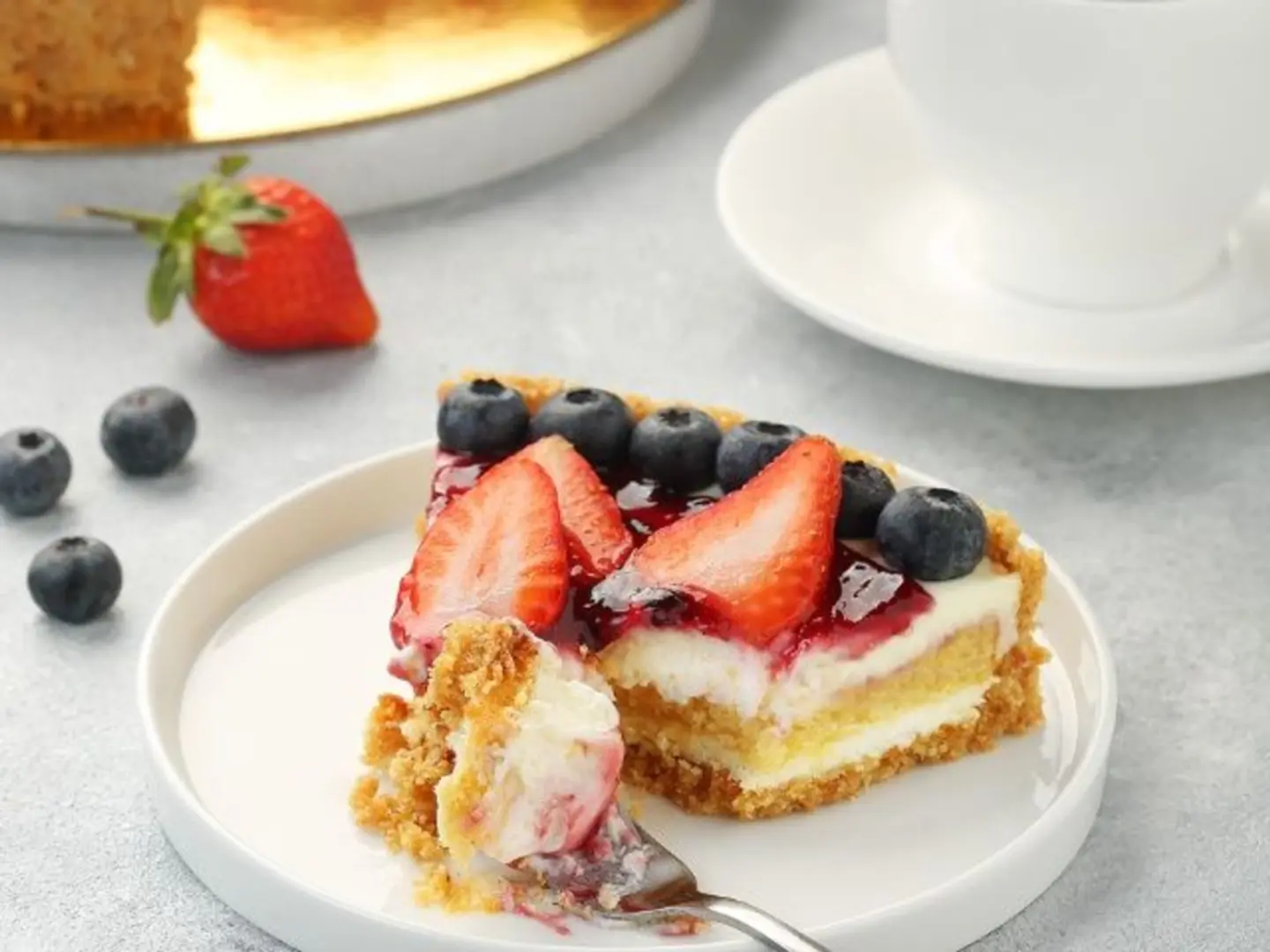 تشيز كيك فراولة وتوت 4-5 أشخاص
