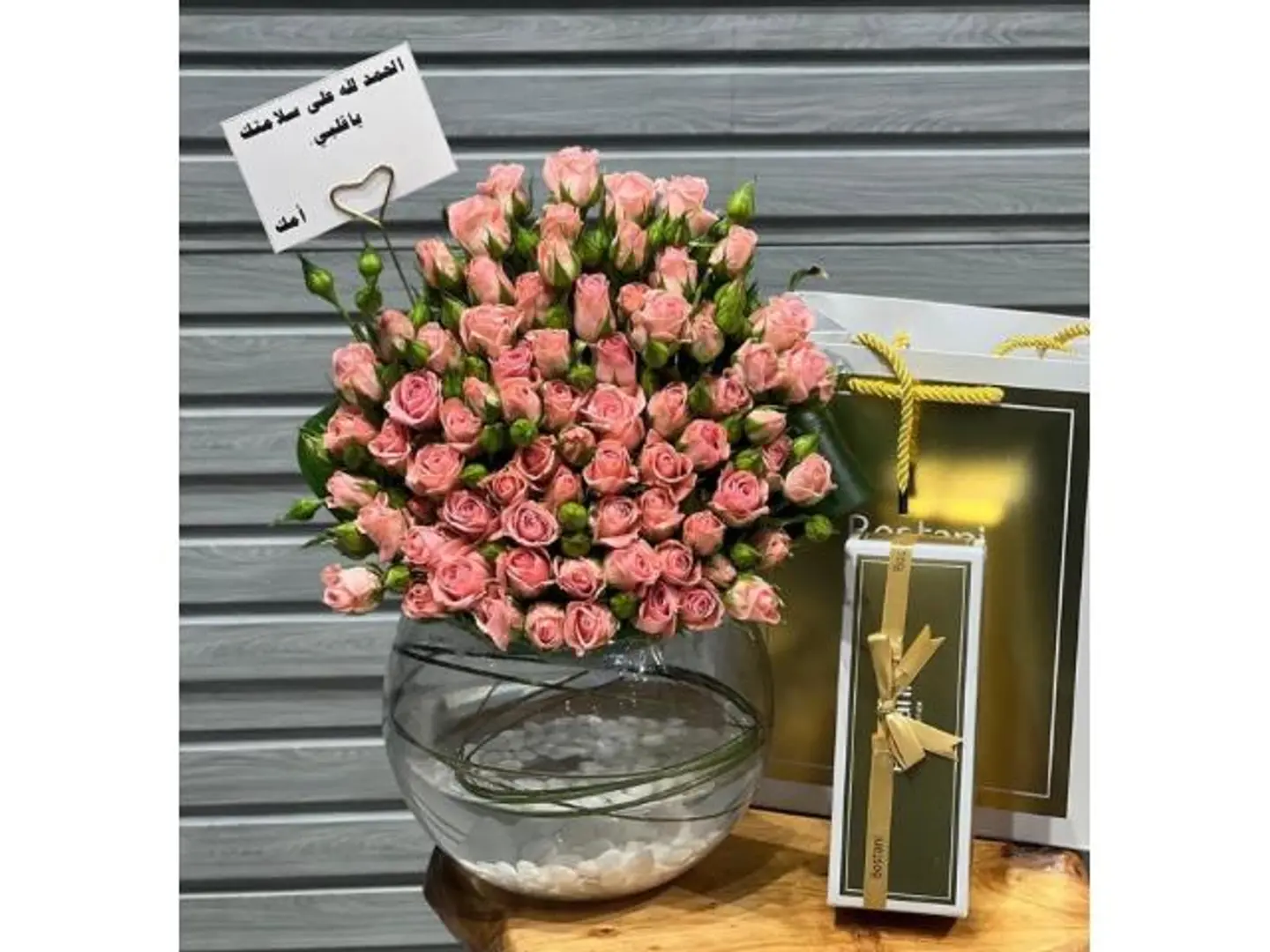 Delicacy Vase With Bustani Chocolate