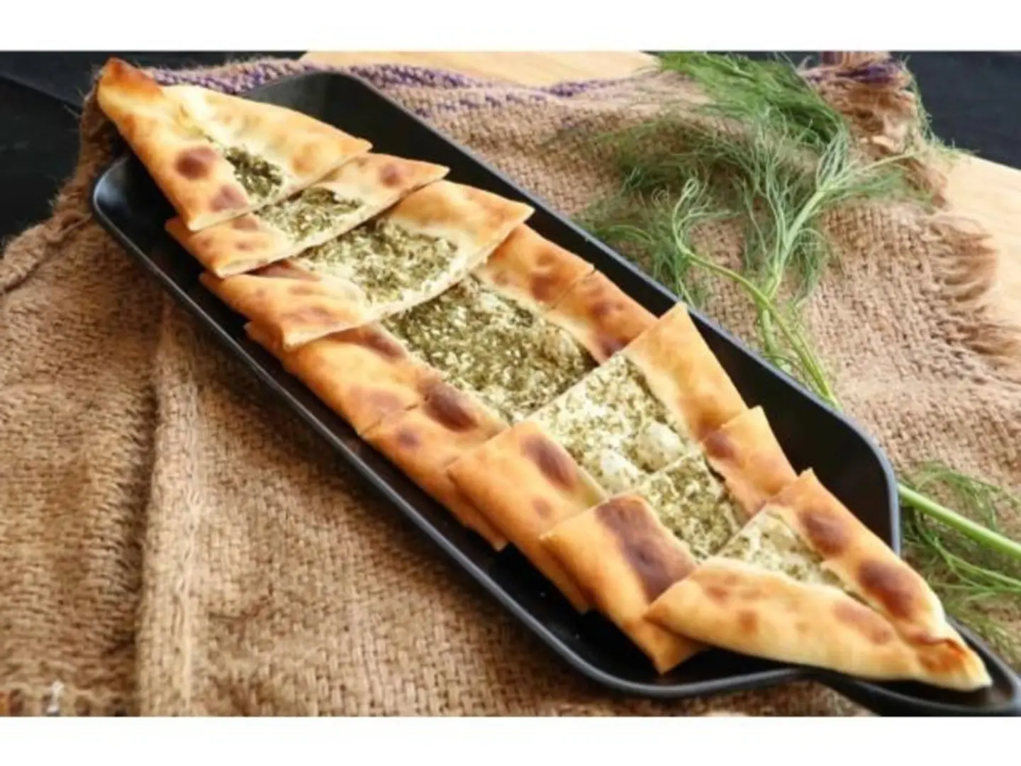 فطيرة زعتر وجبن