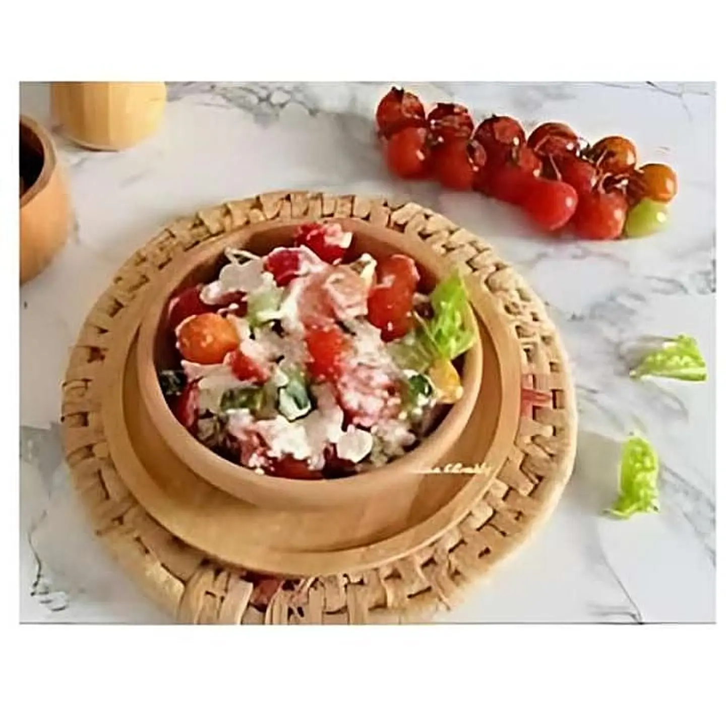 طبق جبن بالطماطم والخضار