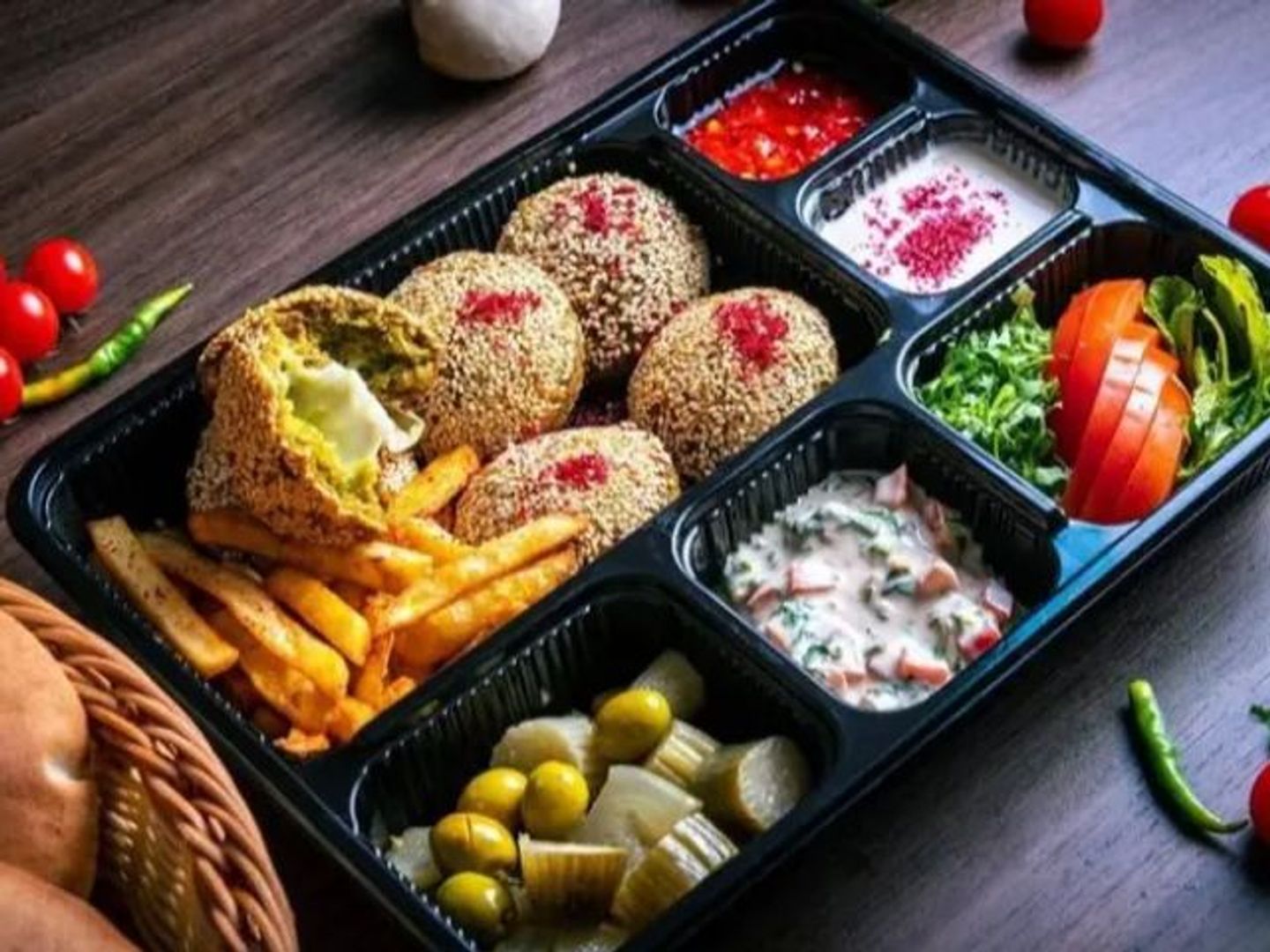 صحن فلافل مشكل - صحن فلافل مشكل وسط