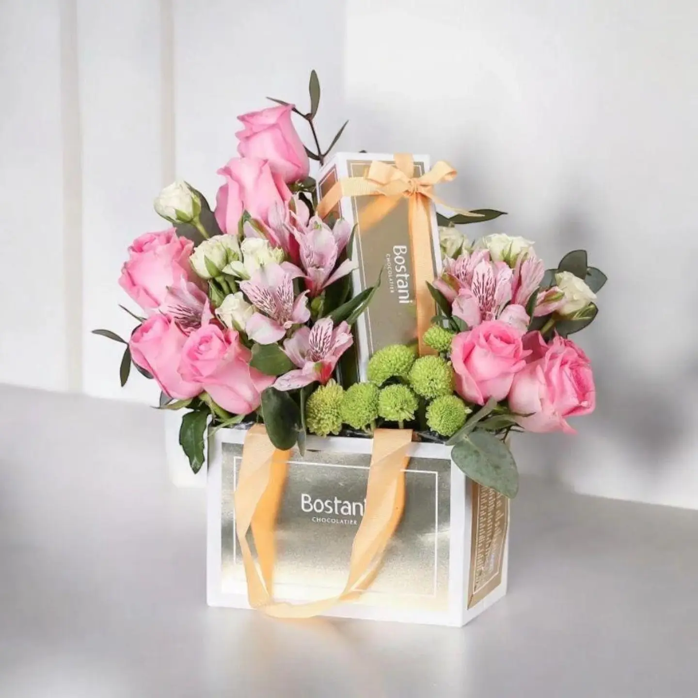 بستناني في يومك الخاص، أردت أن أهديك شيئاً يليق بروعتك، ولكن لم أجد ما يوازي جمالك.