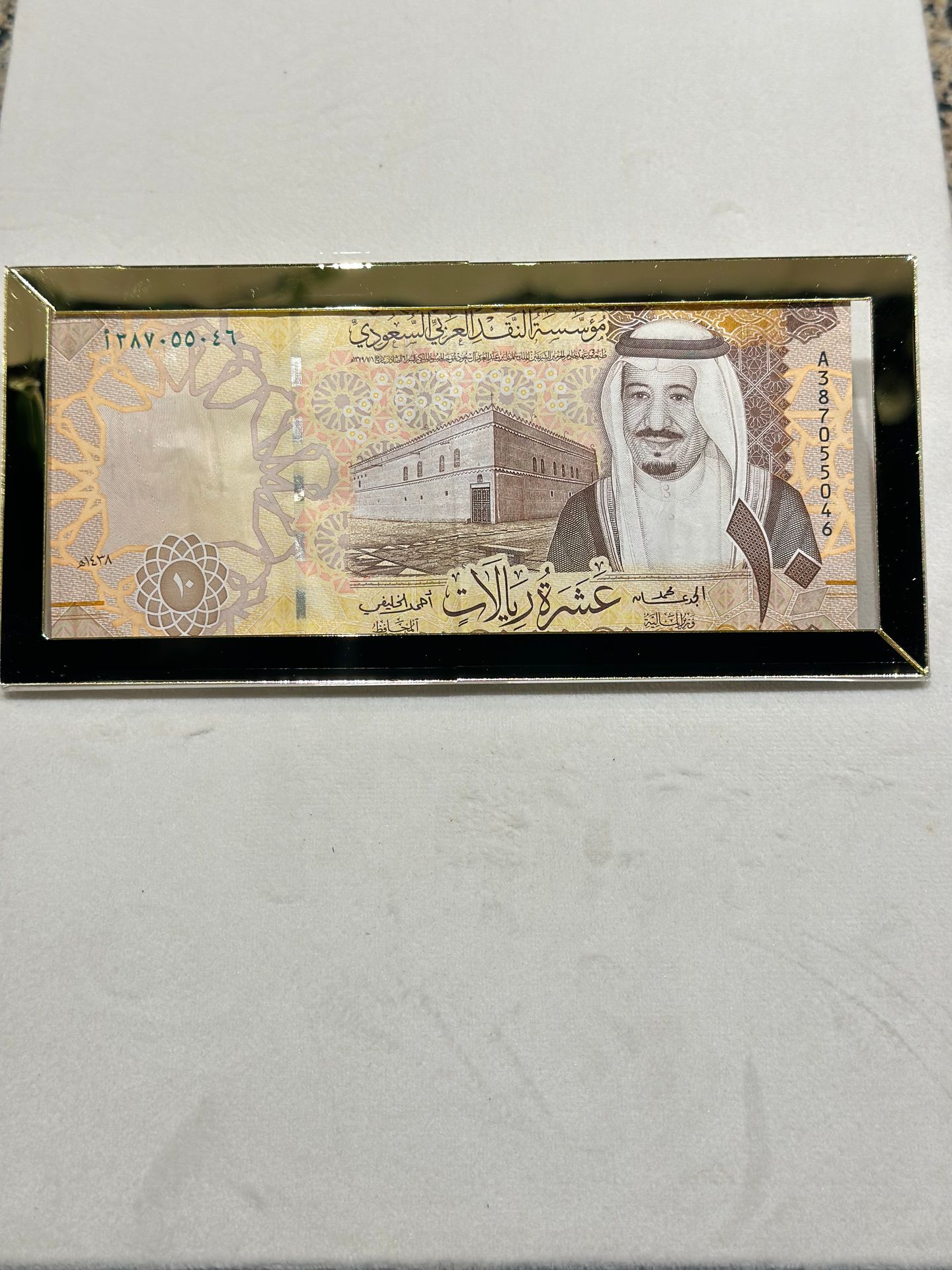 ظرف اكريلك شفاف