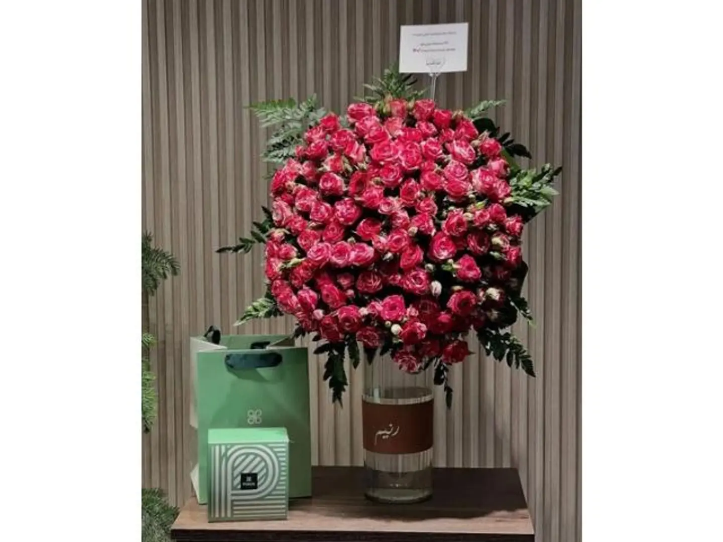 Flower Dew Vase With Patchi Chocolate