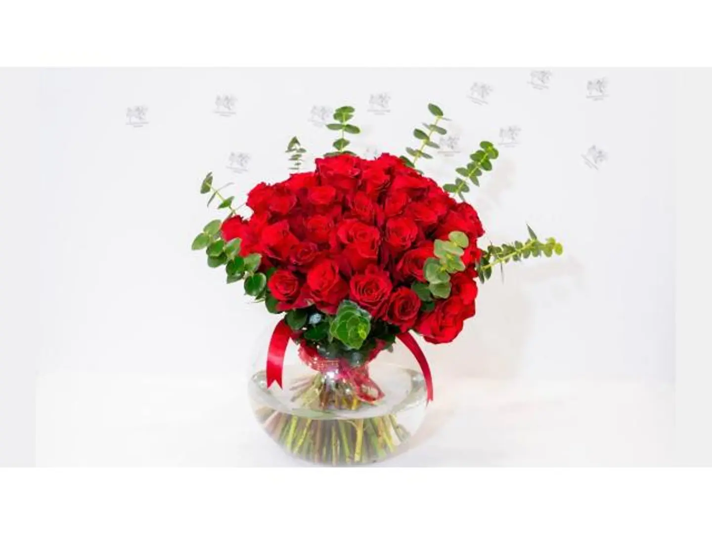 فازه دائرية ورد احمر