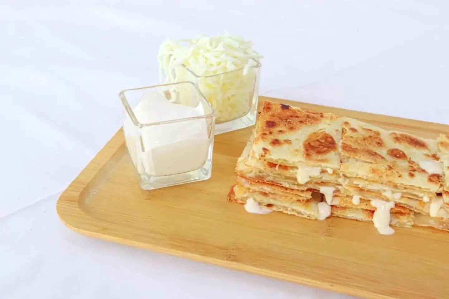 مطبق قشطه مع جبنه موزريلا